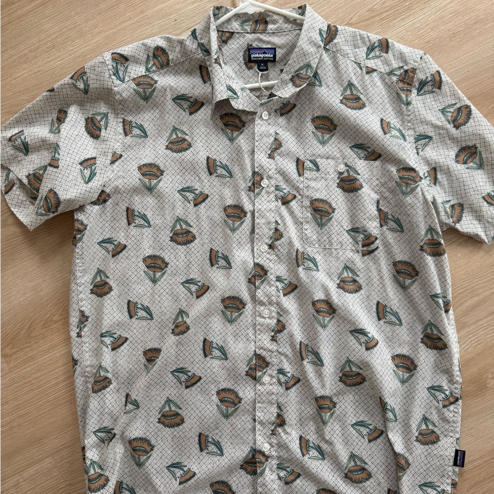 Patagonia Men's Casual Shirt - Cream and Green Pattern